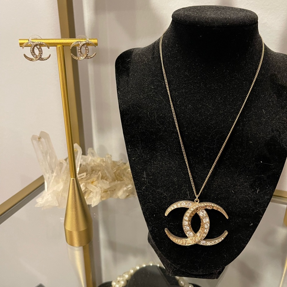 💛✨Gorgeous Chanel Earrings & Necklace Duo✨💛